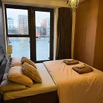 Liffey River View Private En-suite Double In Shared Apartment, Grand Canal Dock בית אירוח *