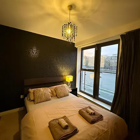 Liffey River View En-suite Double Room, Grand Canal Dock בית אירוח *