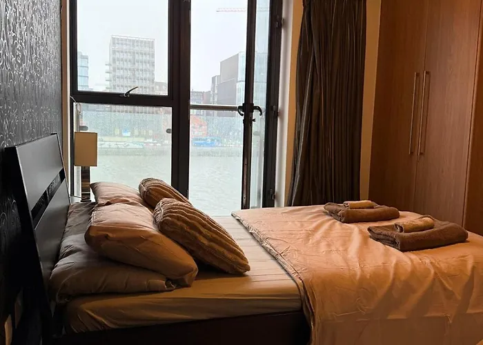 Homestay Liffey River View En-suite Double Room, Grand Canal Dock