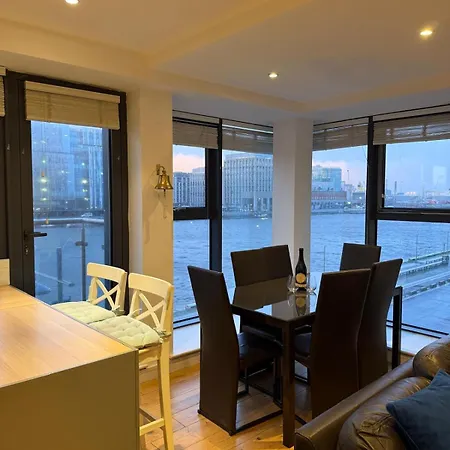 Liffey River View Private En-suite Double In Shared Apartment, Grand Canal Dock Accommodatie bij particulieren