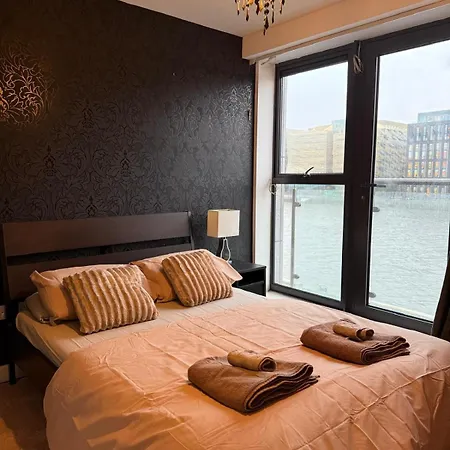 Liffey River View Private En-suite Double In Shared Apartment, Grand Canal Dock Accommodatie bij particulieren *