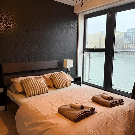 Liffey River View Private En-suite Double In Shared Apartment, Grand Canal Dock *
