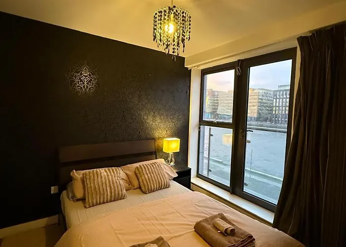 Liffey River View Private En-suite Double In Shared Apartment, Grand Canal Dock Accommodatie bij particulieren *