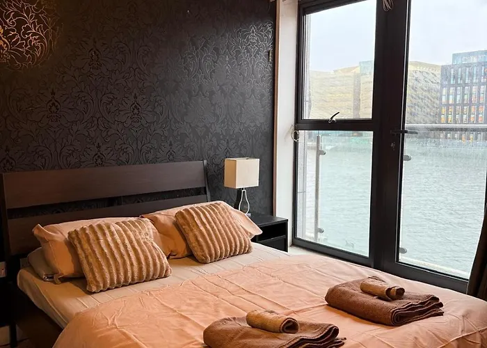 Liffey River View Private En-suite Double In Shared Apartment, Grand Canal Dock Accommodatie bij particulieren *