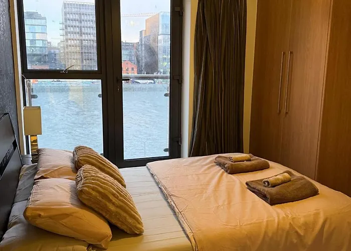 Liffey River View Private En-suite Double In Shared Apartment, Grand Canal Dock Accommodatie bij particulieren *
