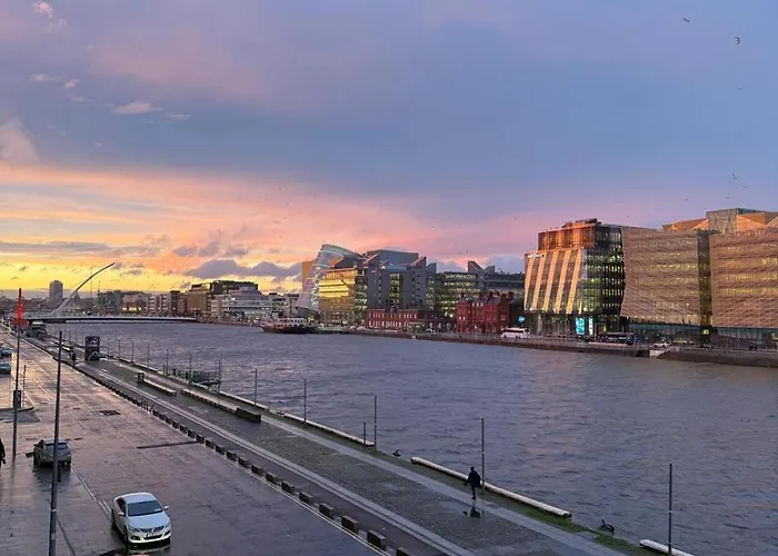 Liffey River View Private En-suite Double In Shared Apartment, Grand Canal Dock * Dublin